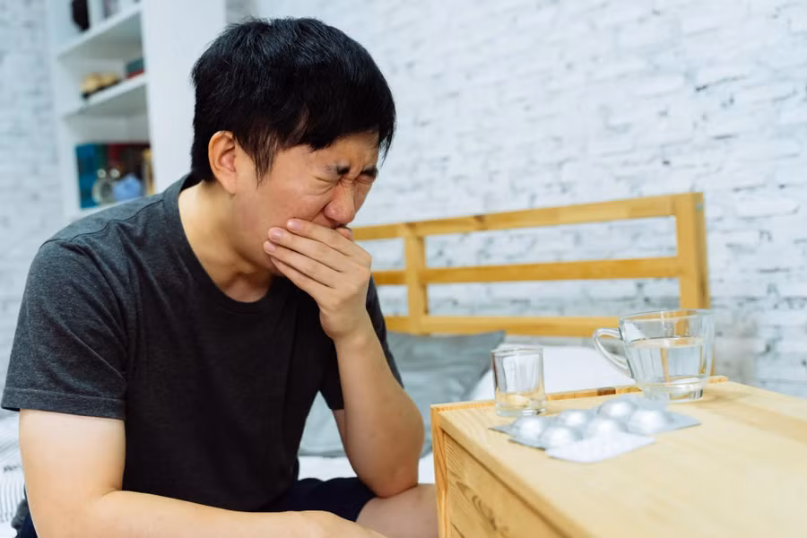 Sau khi bị ho kéo dài, ông Xu đã tự ý dùng thuốc để điều trị, nhưng tình trạng không cải thiện. Ảnh minh hoạ.