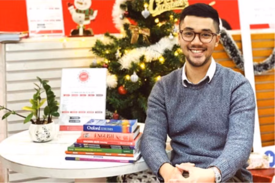CEO trẻ tốt nghiệp chuyên ngành Marketing - Quảng Cáo tại Đại học thành phố Birmingham (Birmingham City University). 