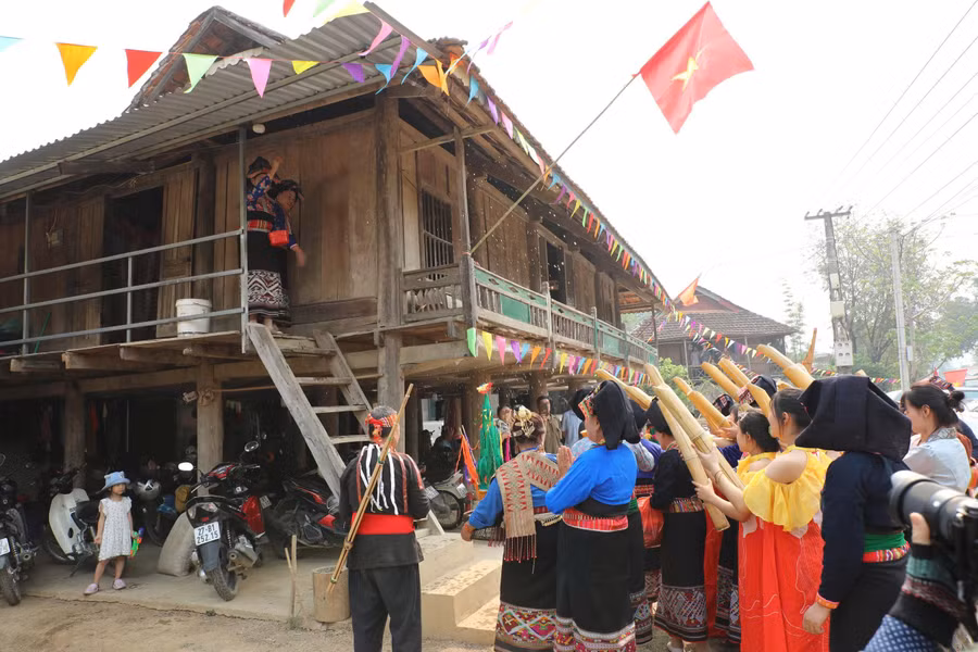 tet-te-nuoc-nua-ngam-3.jpg