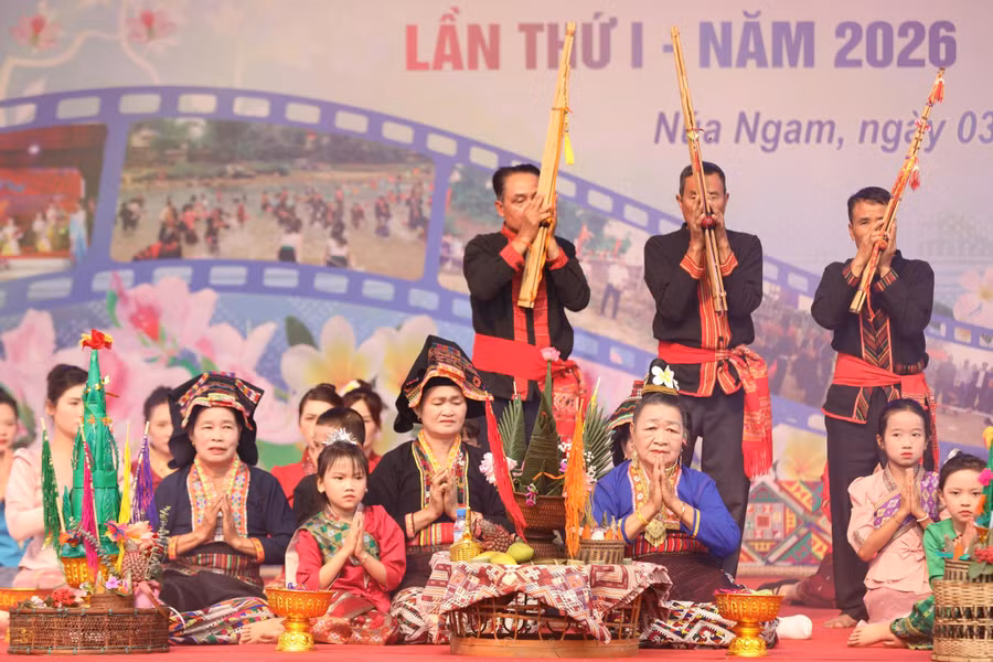 tet-te-nuoc-nua-ngam-2.jpg