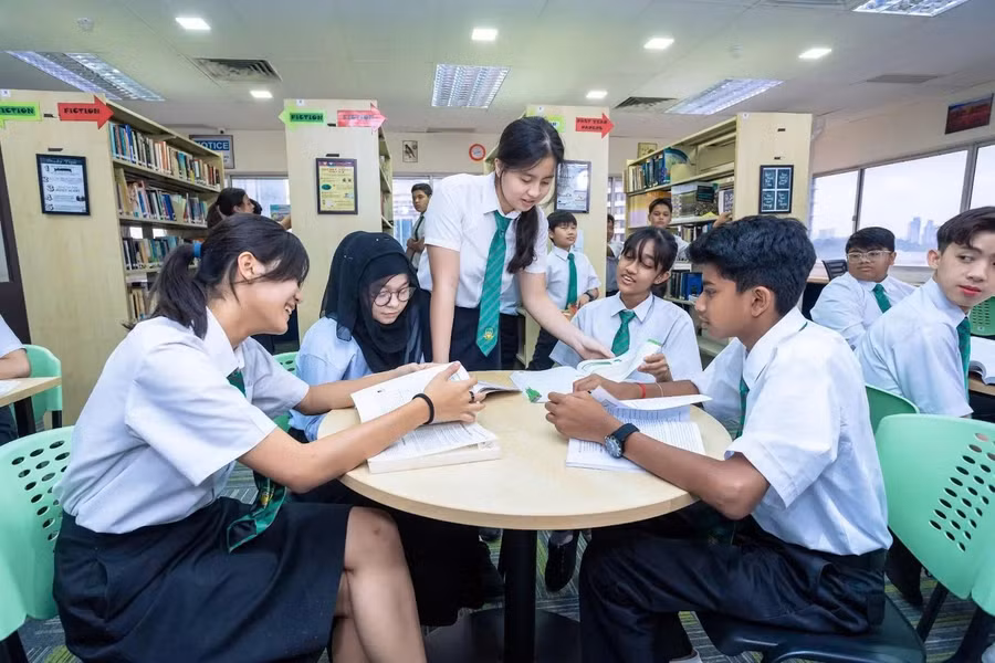 Malaysia mở rộng giáo dục miễn phí cho sinh viên khó khăn.