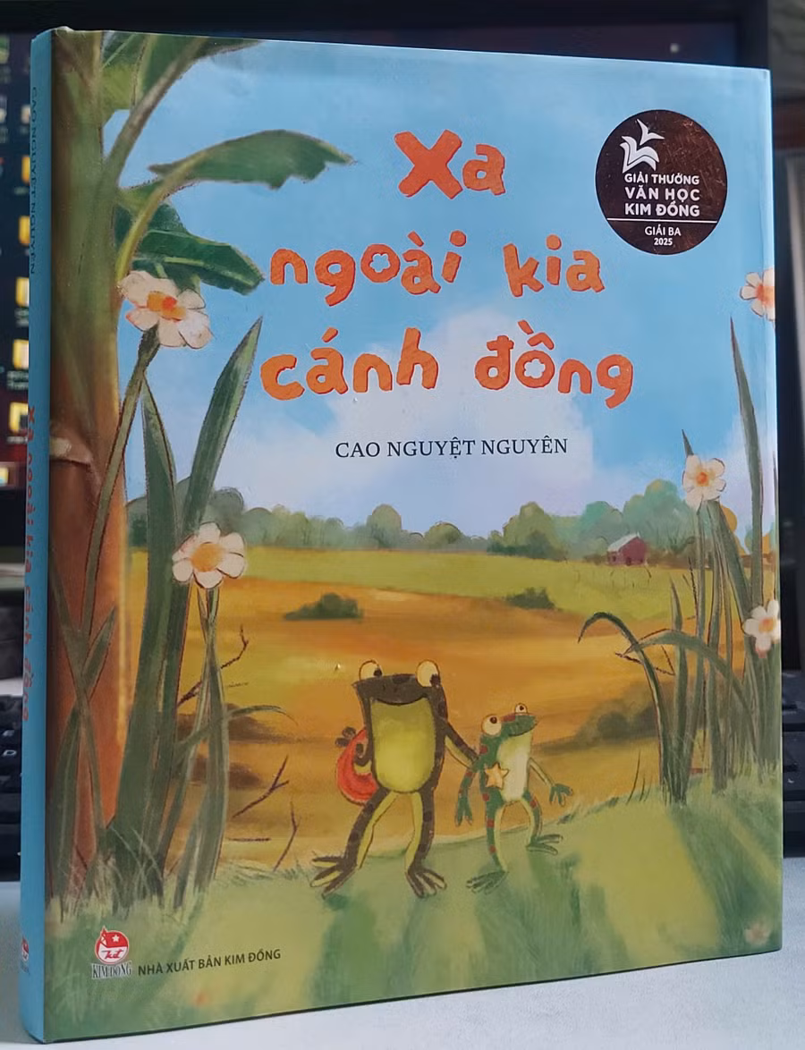 tu-trang-sach-tro-ve-de-duoc-lon-len.jpg