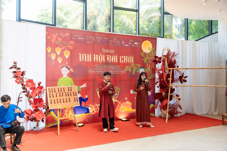 'Anh hiệu', 'chị hiệu' - tên gọi trong nghệ thuật Bài chòi được sinh viên tái hiện sinh động và mới mẻ.