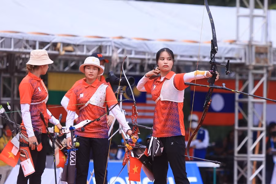 Các cung thủ Việt Nam tranh tài ở nội dung cung 1 dây đồng đội nữ ASIAD 19 năm 2023. Ảnh: INT.