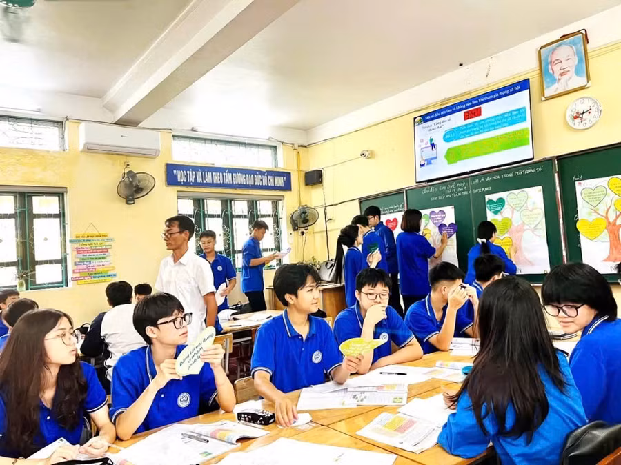 Học sinh Trường PTDTNT THCS & THPT Chiêm Hóa được đặt làm trung tâm trong việc lan tỏa phong trào 'nói không với thuốc lá'.