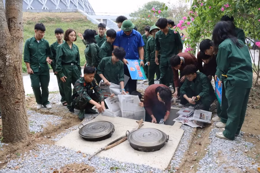 cham-vao-ky-uc-qua-bua-com-chien-si-6.jpg