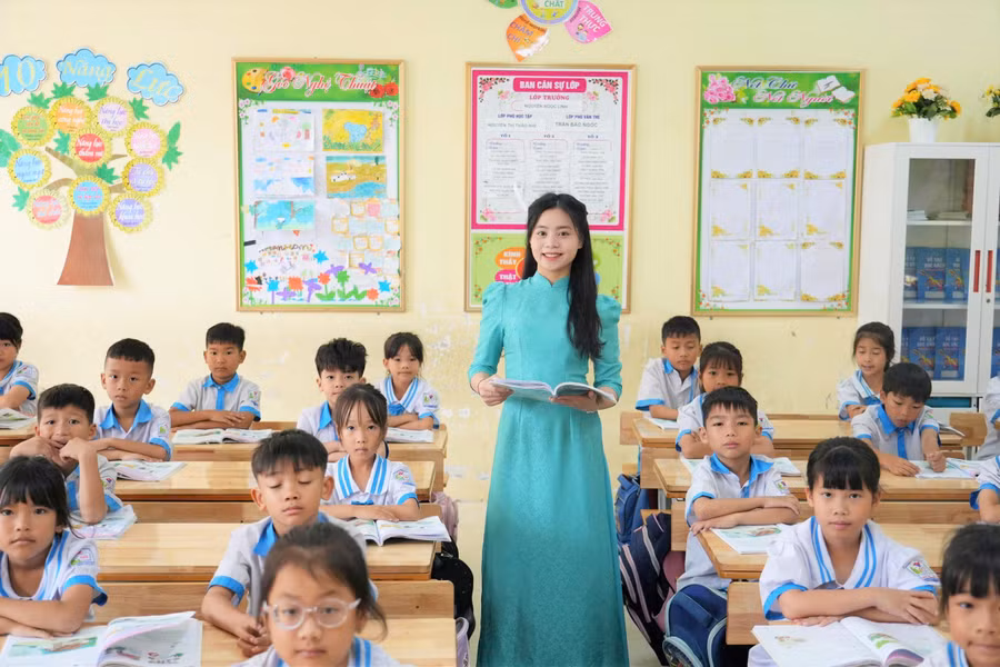 Cô giáo Lo Thị Bảo Vy - giáo viên Trường Tiểu học Quỳnh Lập A (phường Tân Mai, Nghệ An). Ảnh: Hồ Lài