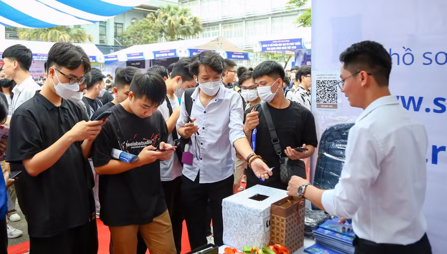 Nhiều sự kiện ngày hội việc làm mở ra cơ hội cho sinh viên.