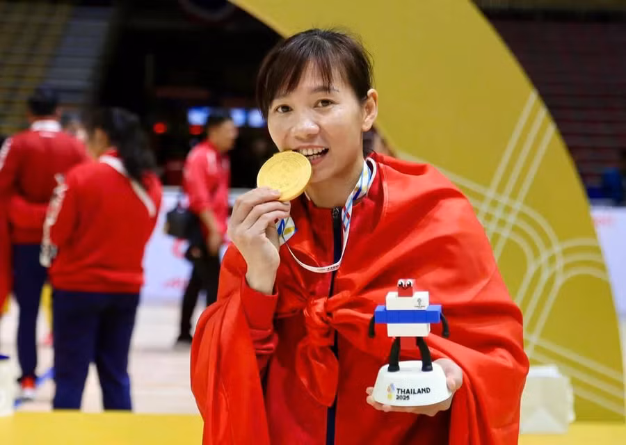 Thùy Trang giành Huy chương Vàng futsal nữ ở SEA Games 2025. Ảnh: INT.