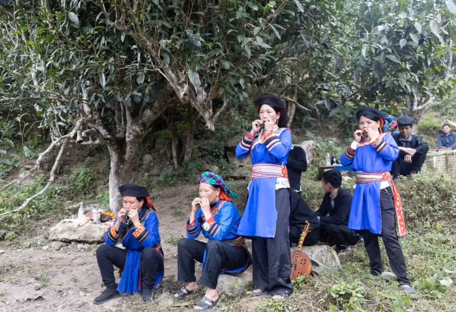 Người Cơ Lao với thú vui độc đáo - thổi hồn vào thiên nhiên.