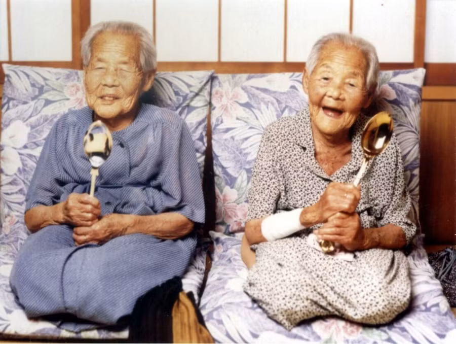 Người già ở Ogimi luôn hạnh phúc.