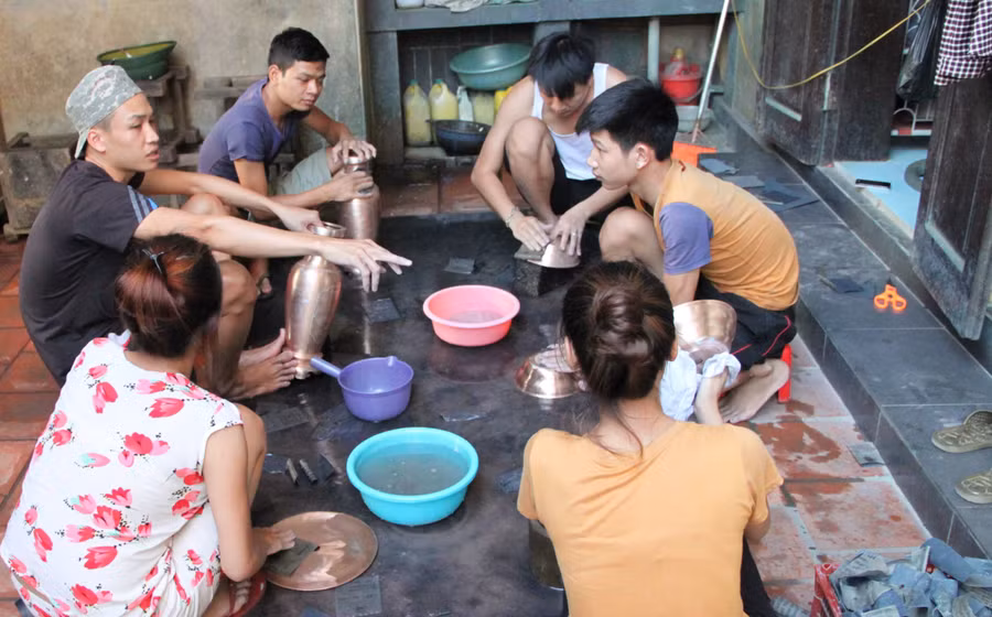 Nghề gò dát đồng - nghề thủ công cổ truyền làm nên danh tiếng Đại Bái.
