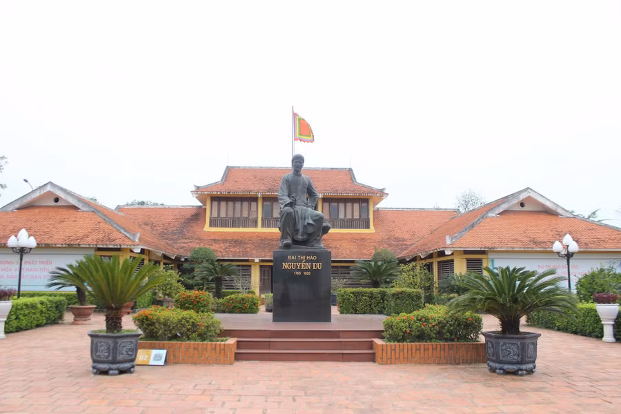 Toàn cảnh Khu Di tích Đại thi hào Nguyễn Du tại xã Tiên Điền, Hà Tĩnh.