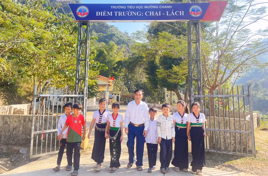30-nam-bam-ban-xay-truong-2.jpg