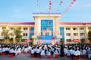 Trường THPT Nguyễn Bỉnh Khiêm duy trì nền nếp và đạt nhiều kết quả trong giáo dục toàn diện và giáo dục mũi nhọn.