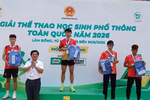 Nam học sinh Quảng Trị giành Huy chương Vàng nhảy cao.