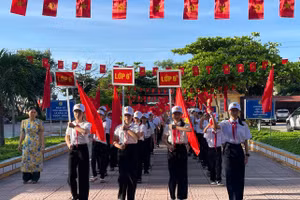 Học sinh Quảng Trị tựu trường.