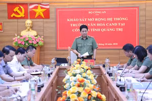 Lãnh đạo Bộ Công an họp với các sở, ngành, dự kiến mở Trường Văn hóa Công an nhân dân tại Quảng Trị. Ảnh: Trần Khôi