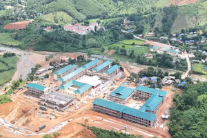 Trường mới mọc giữa bản làng, nơi ước mơ học tập được 'chắp cánh' bay xa
