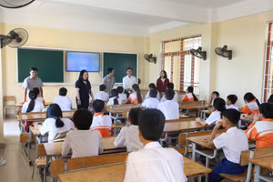 Hàng trăm học sinh tại Phân hiệu Trường THCS Phan Đình Phùng nô nức chuẩn bị khai giảng.