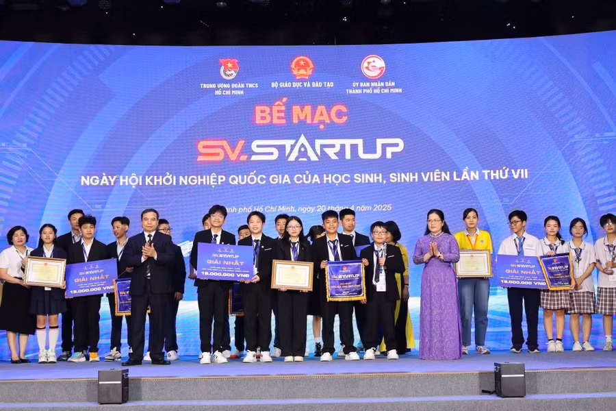 Hình ảnh tại lễ bế mạc Ngày hội Khởi nghiệp quốc gia của học sinh, sinh viên lần thứ VII.