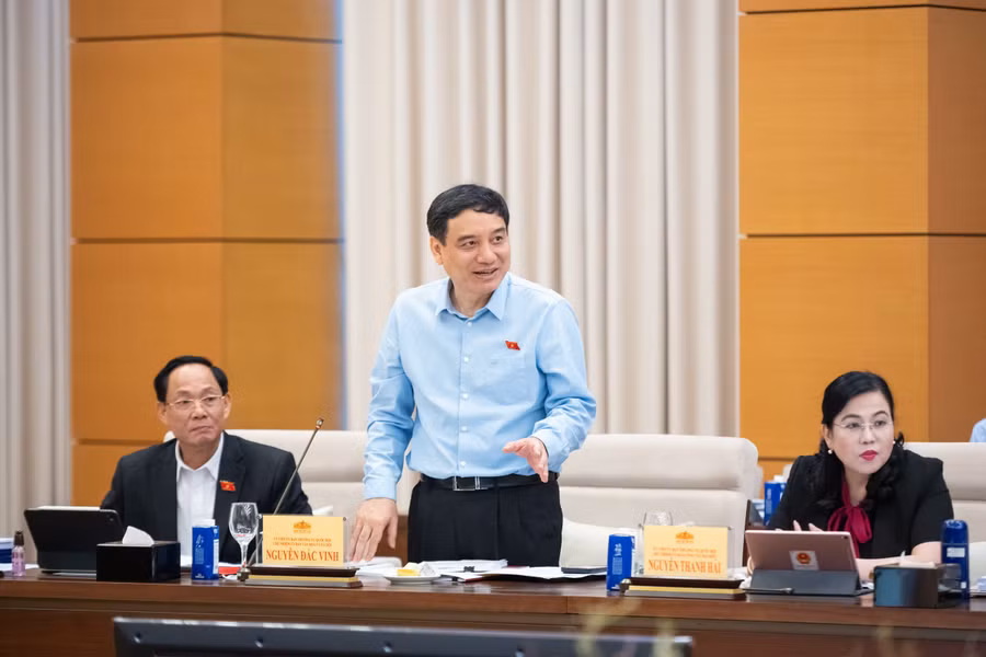 z72-5088-cn-uy-ban-van-hoa-va-xa-hoi-nguyen-dac-vinh.jpg