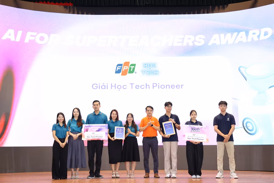 Hai đội thi xuất sắc ứng dụng công nghệ trí tuệ nhân tạo để giải quyết các vấn đề thực tiễn trong giáo dục.