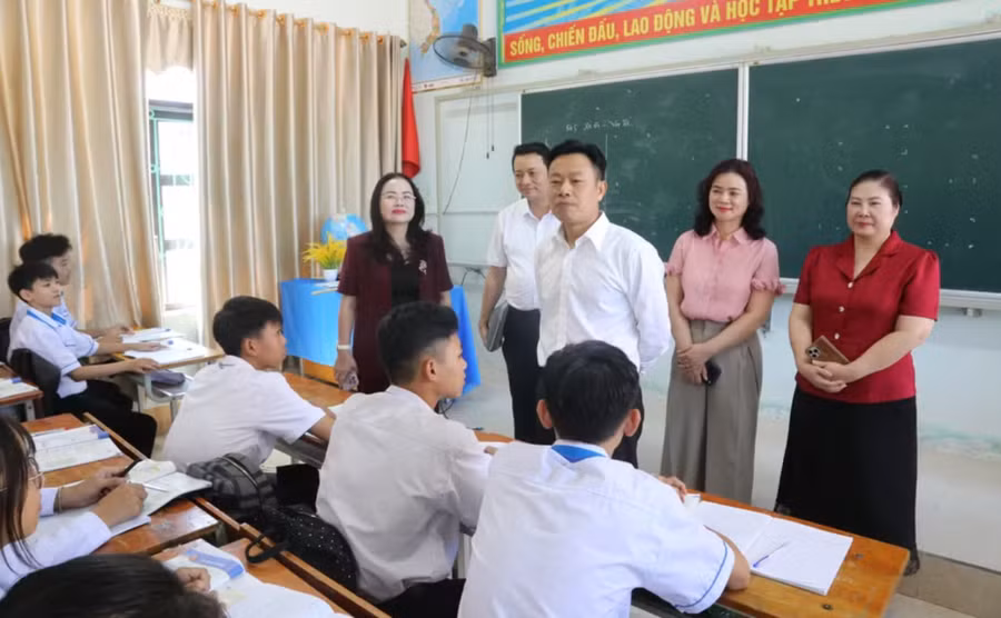 Thứ trưởng Lê Quân kiểm tra công tác chuẩn bị, triển khai nhiệm vụ đầu năm học 2026-2027 tại Trường THPT Lương Thế Vinh. screenshot-2026-09-30-223111.png