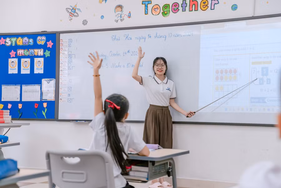 Không tổ chức thi học sinh giỏi cấp trường, cấp xã, trừ trường hợp tổ chức để phát hiện, tuyển chọn đội tuyển học sinh giỏi tham dự kỳ thi do cấp trên tổ chức.