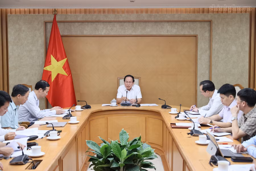 Phó Thủ tướng Lê Tiến Châu chủ trì cuộc họp về tình hình in, phát hành và cung ứng sách giáo khoa năm học 2026-2027 - Ảnh: chinhphu.vn/Thu Sa