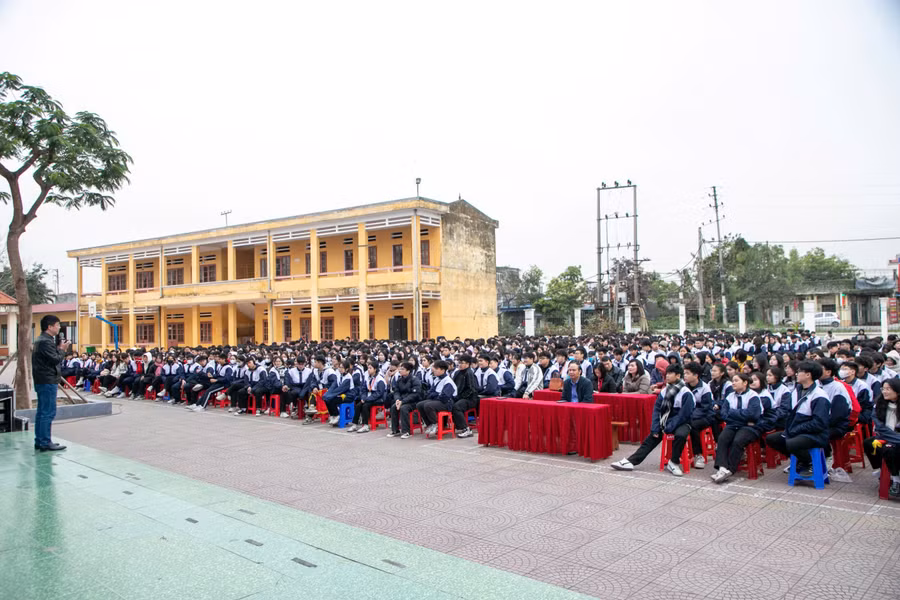mac-dinh-chi.jpg