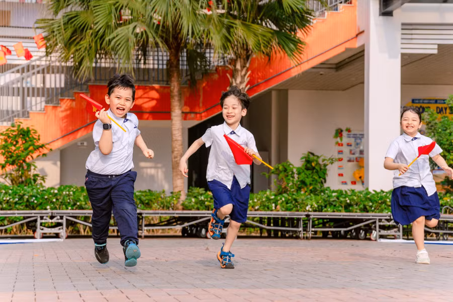 Học sinh Phenikaa School.