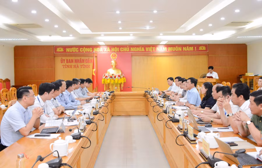 Đoàn kiểm tra số 1 của Lãnh đạo Bộ GD&ĐT và Ban chỉ đạo cấp quốc gia Kỳ thi tốt nghiệp THPT năm 2024 làm việc với UBND tỉnh Hà Tĩnh về công tác chuẩn bị cho Kỳ thi.