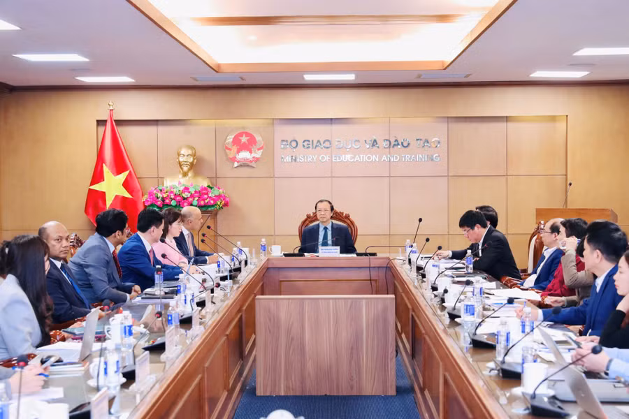 Thứ trưởng Thường trực Phạm Ngọc Thưởng chủ trì buổi làm việc.