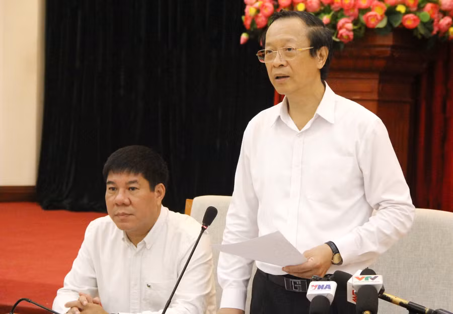 Thứ trưởng Thường trực Phạm Ngọc Thưởng (phải ảnh) chủ trì họp báo. Ảnh: Sỹ Điền.