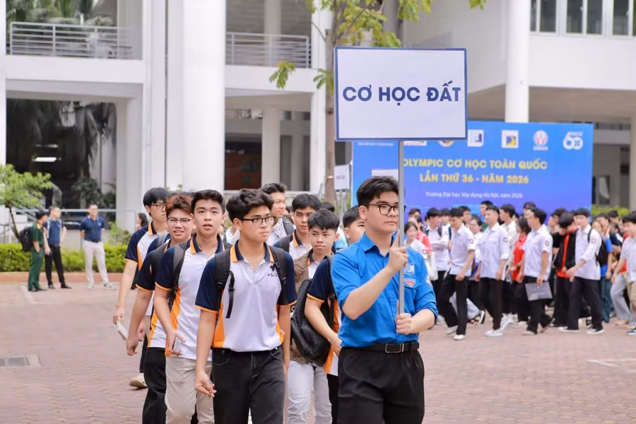 Sinh viên tham gia Olympic Cơ học Toàn quốc lần thứ 36 năm 2026.