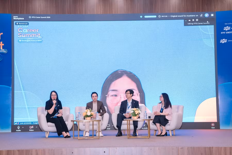 Các diễn giả trong phiên thảo luận Góc nhìn về AI và tương lai của công việc trong kỷ nguyên số.