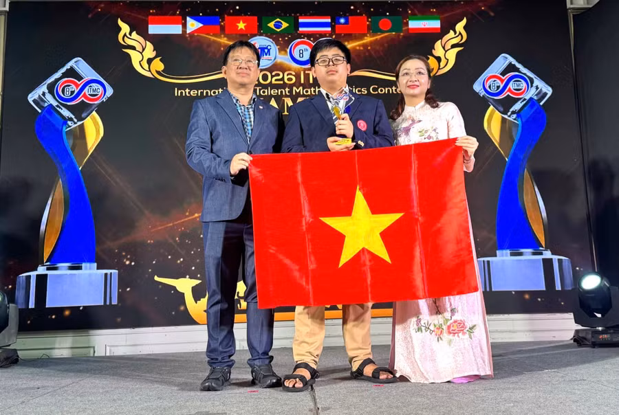 phan-hoang-minh-lop-8-champion.jpg