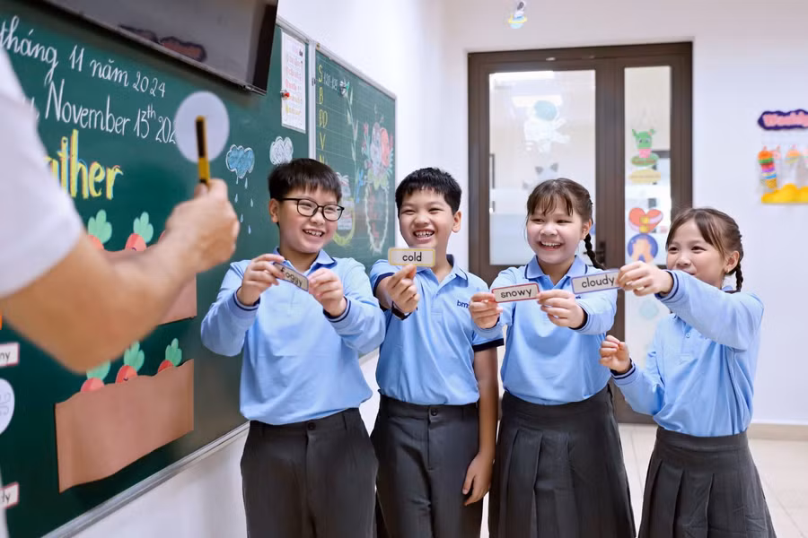 Học sinh Trường Tiểu học, THCS và THPT Hồng Đức (Hưng Yên).