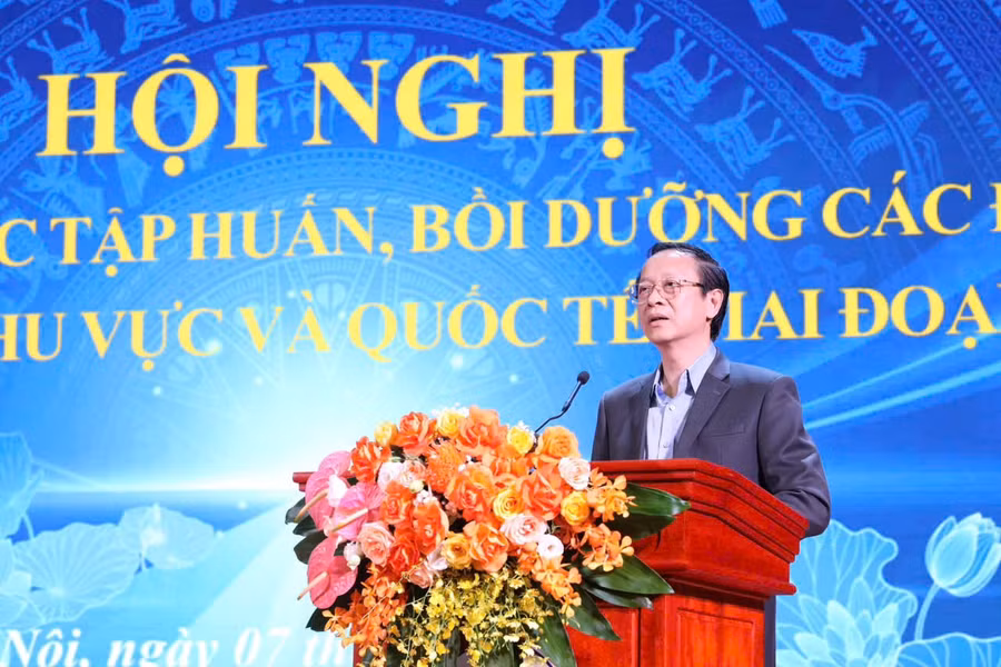 Thứ trưởng Thường trực Phạm Ngọc Thưởng phát biểu tại hội nghị.