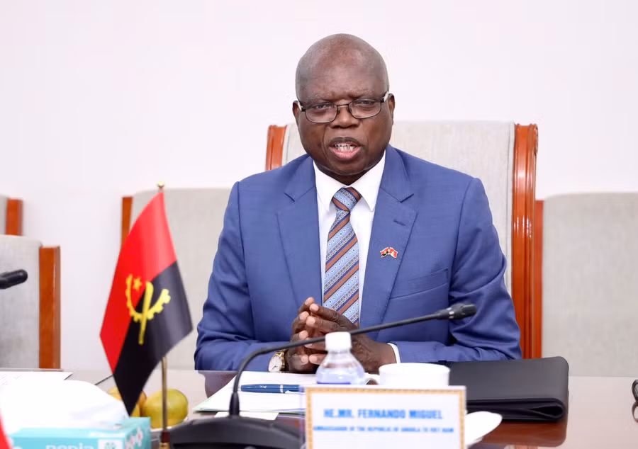 bt-tiep-dai-su-angola.jpg