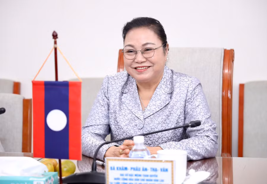 bt-tiep-dai-su-lao4.jpg