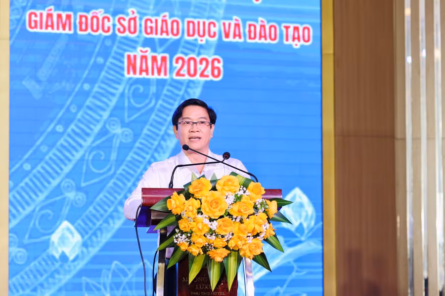 Ông Thái Văn Tài, Vụ trưởng Vụ Giáo dục phổ thông báo cáo tại hội nghị.