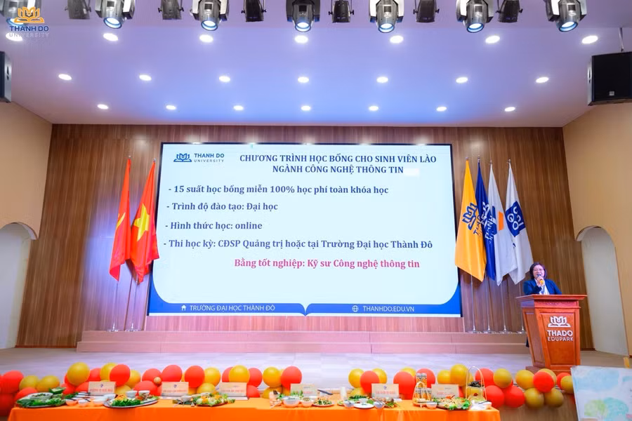 be-mac-chuong-trinh-giao-luu-sv-qt5.jpg
