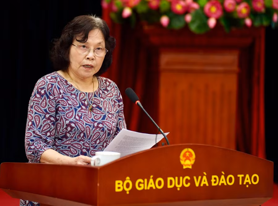 NGND Nguyễn Thị Hiền chia sẻ tại hội thảo “Học tập và làm theo tư tưởng của Chủ tịch Hồ Chí Minh về đào tạo và phấn đấu để trở thành người công dân tốt, người cán bộ tốt, góp phần nâng cao chất lượng nguồn nhân lực trong thời kỳ mới”.