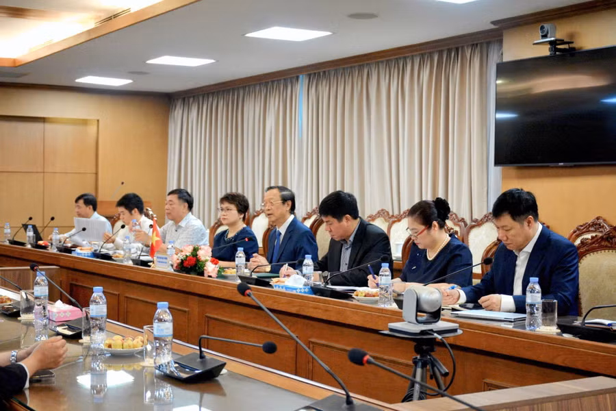 Đại diện Bộ GD&ĐT Việt Nam tiếp đoàn công tác. 7.jpg