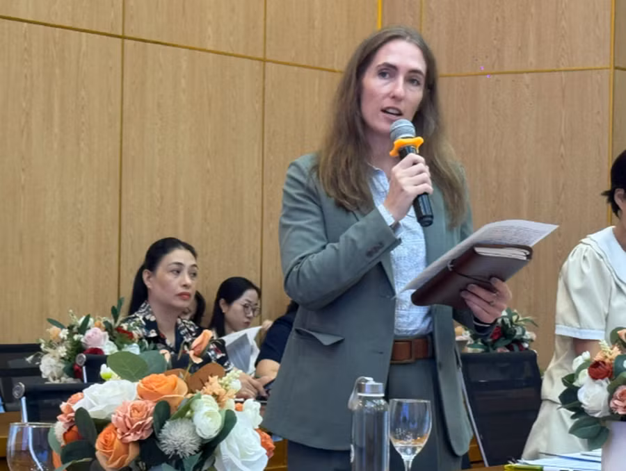 Bà Samantha Lea Smith, Giám đốc Khảo thí của Công ty TNHH British Council (Việt Nam) phát biểu tại hội thảo.