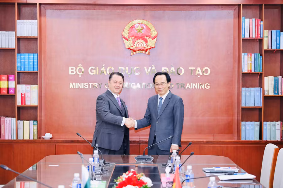 Bộ trưởng Hoàng Minh Sơn và Đại sứ Kohdayar Marri.