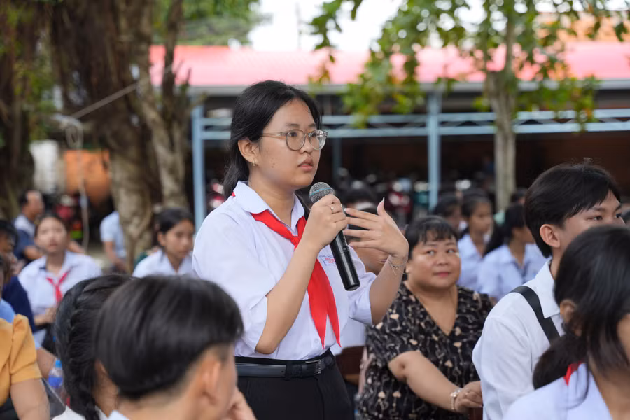 tre-em-gai-lam-chu-tuong-lai2-5769.jpg