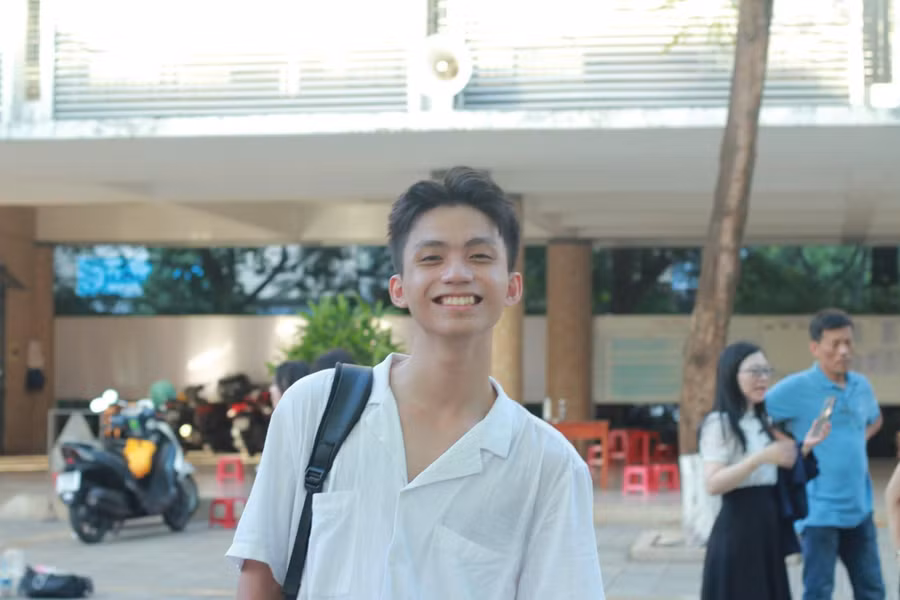 le-hoang-viet.jpg